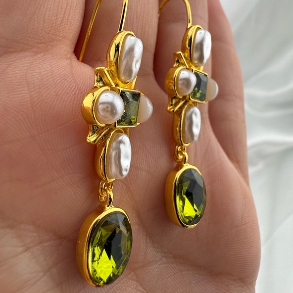 Anthro Asymmetric Green Crystal & Pearl Earrings – Gold Artistic Dangle Design - Picture 9 of 9